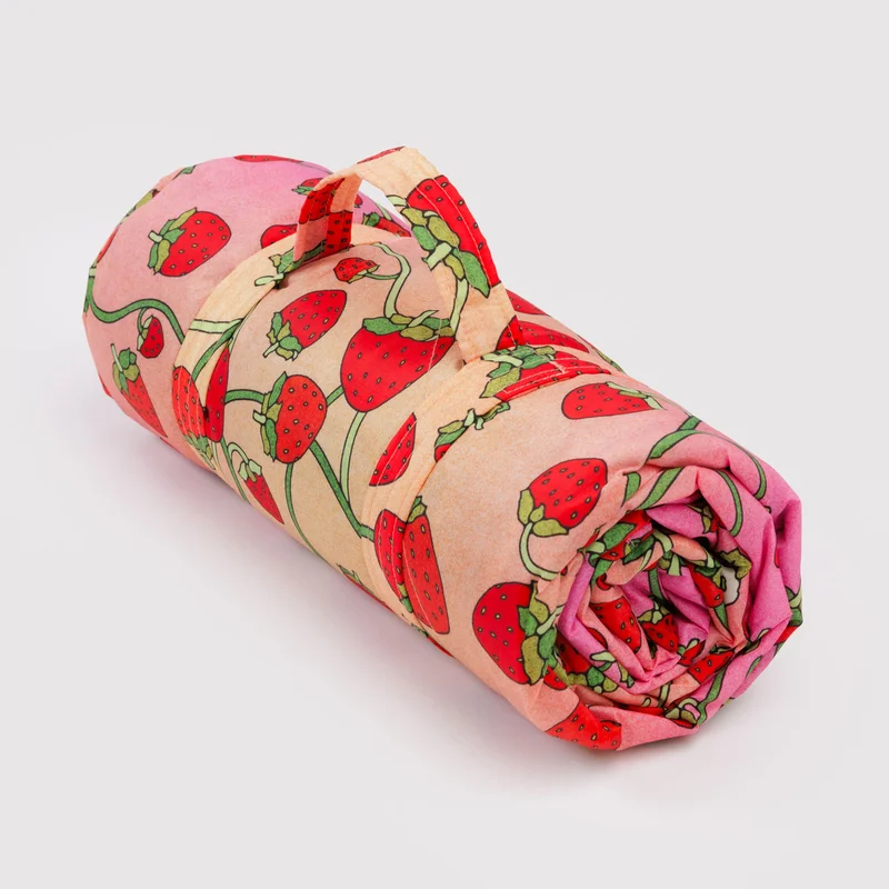 BAGGU Puffy Picnic Blanket: Strawberry Blossom