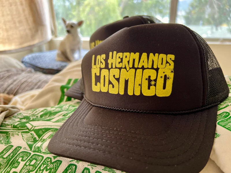 Los Hermanos Cosmico Cap